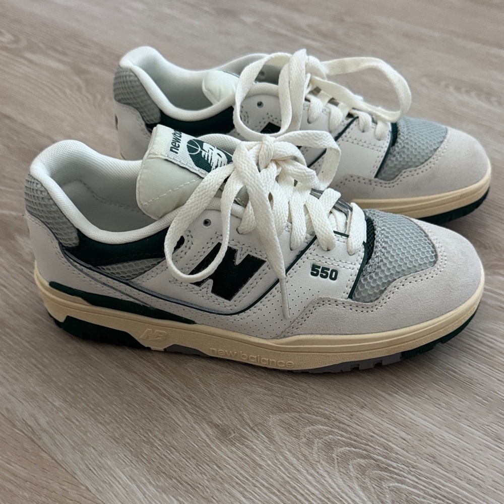 NEVER WORN New Balance 550 Boys Sneakers